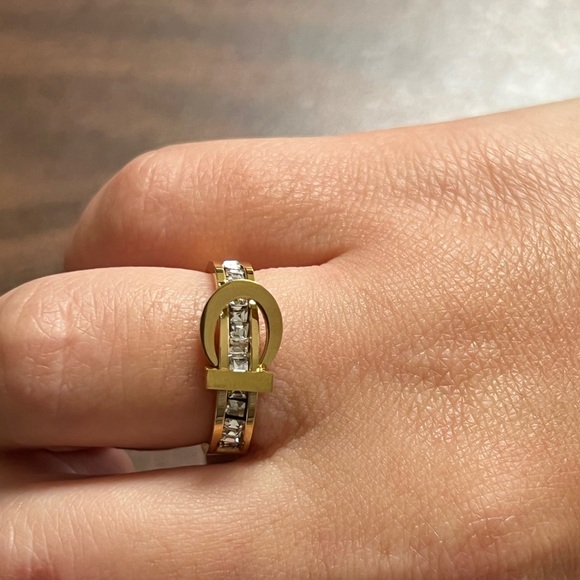 Gold plated Stainless steel buckle ring - Picture 1 of 4